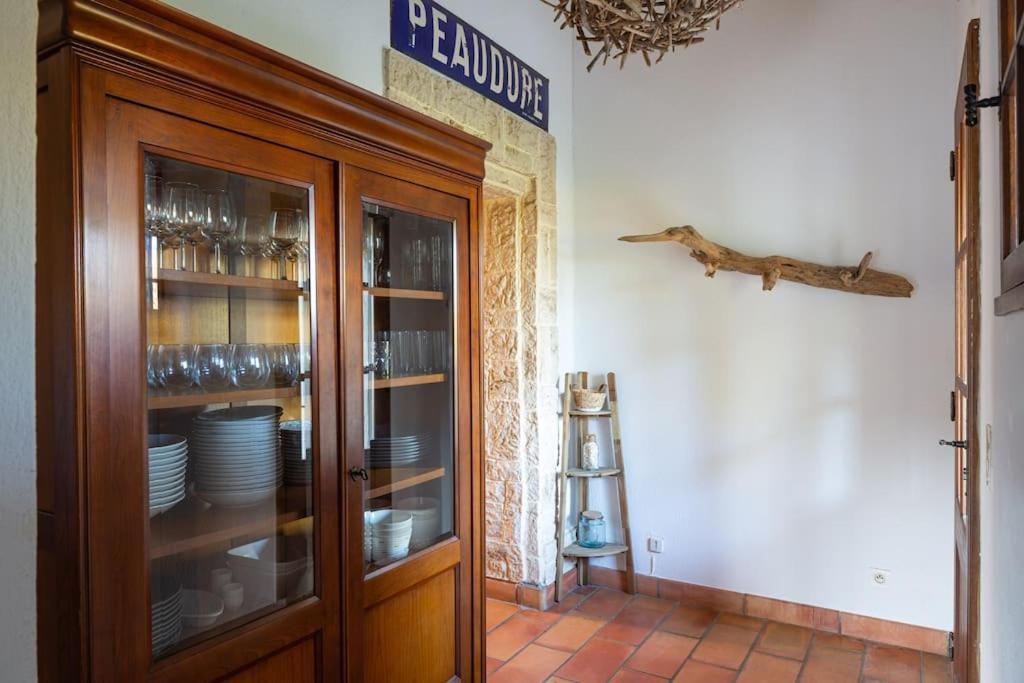 Mas Provencal De 120M2 En Camargue, Avec Piscine Et Parking Inclus, Ideal Pour Des Vacances Arles Ngoại thất bức ảnh