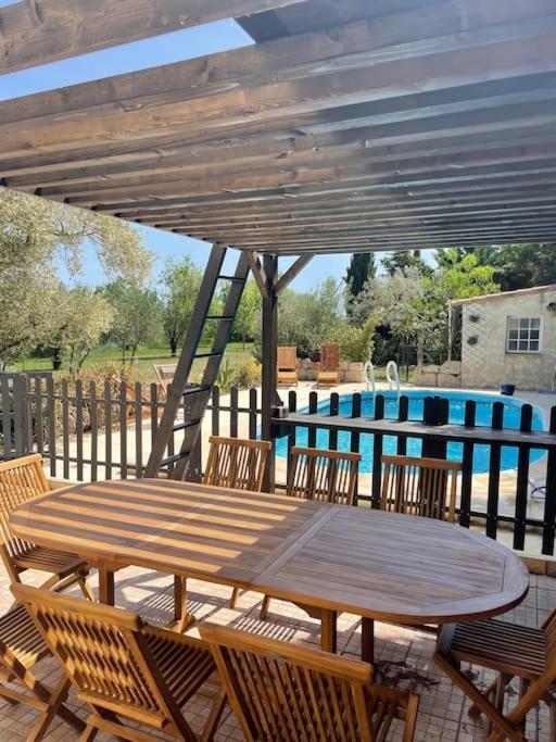 Mas Provencal De 120M2 En Camargue, Avec Piscine Et Parking Inclus, Ideal Pour Des Vacances Arles Ngoại thất bức ảnh
