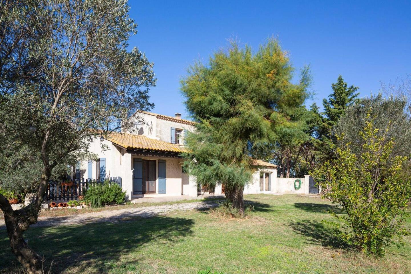 Mas Provencal De 120M2 En Camargue, Avec Piscine Et Parking Inclus, Ideal Pour Des Vacances Arles Ngoại thất bức ảnh