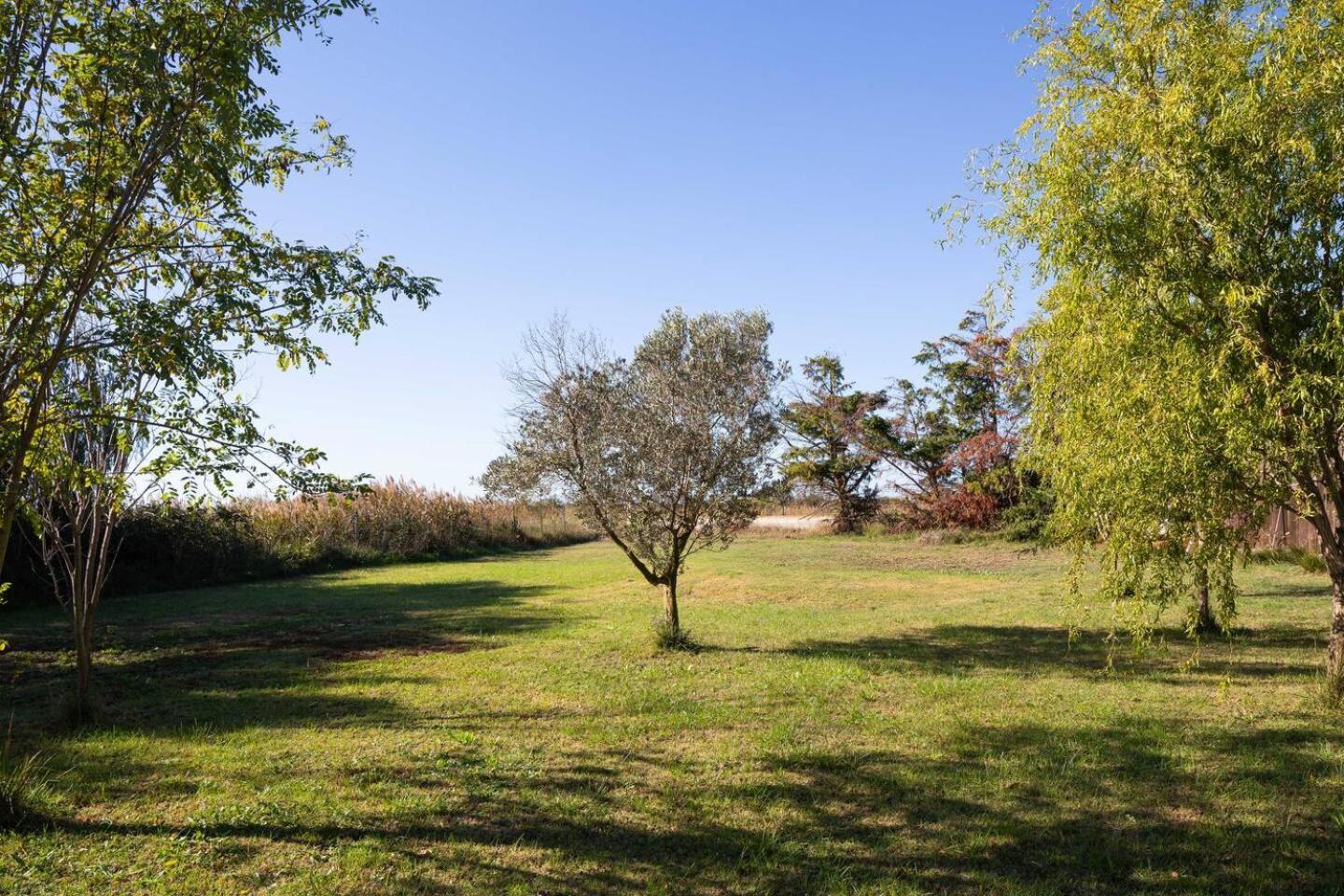 Mas Provencal De 120M2 En Camargue, Avec Piscine Et Parking Inclus, Ideal Pour Des Vacances Arles Ngoại thất bức ảnh
